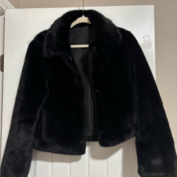 Elegant Black Faux Fur Jacket - Picture 2 of 4